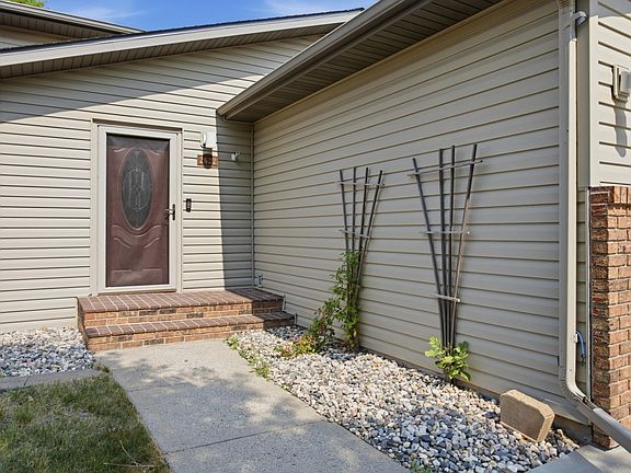 3rd image of 2622 29th Ave S