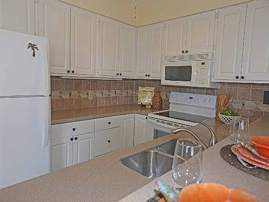 4th image of 75-6016 Alii Dr APT 323