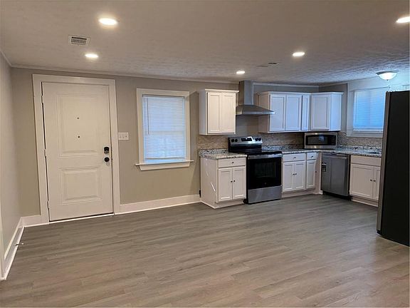 5th image of 2612 Longleaf Dr