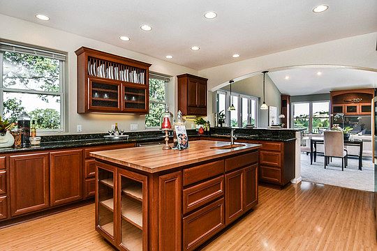5th image of 891 Holly Hill Dr