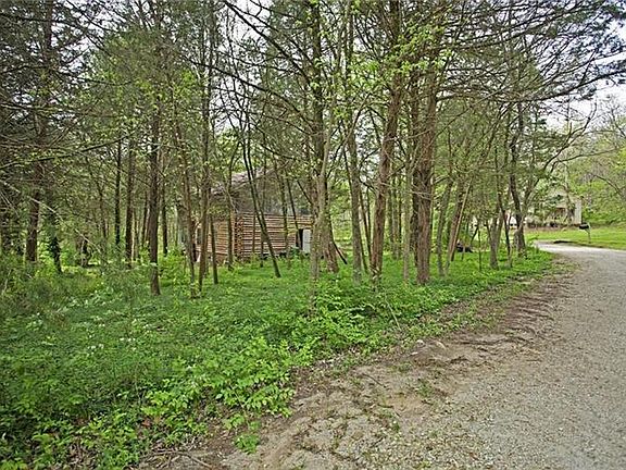4th image of 375 Kelley Pl