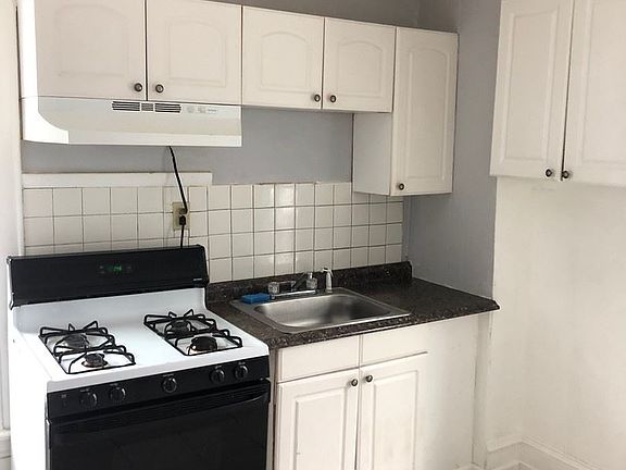 3rd image of 218 W Beard Ave