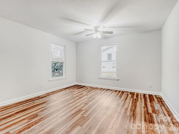 5th image of 3728 Seaforth Dr