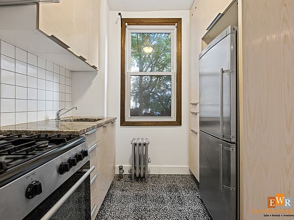 2nd image of 405 Kosciuszko St #2