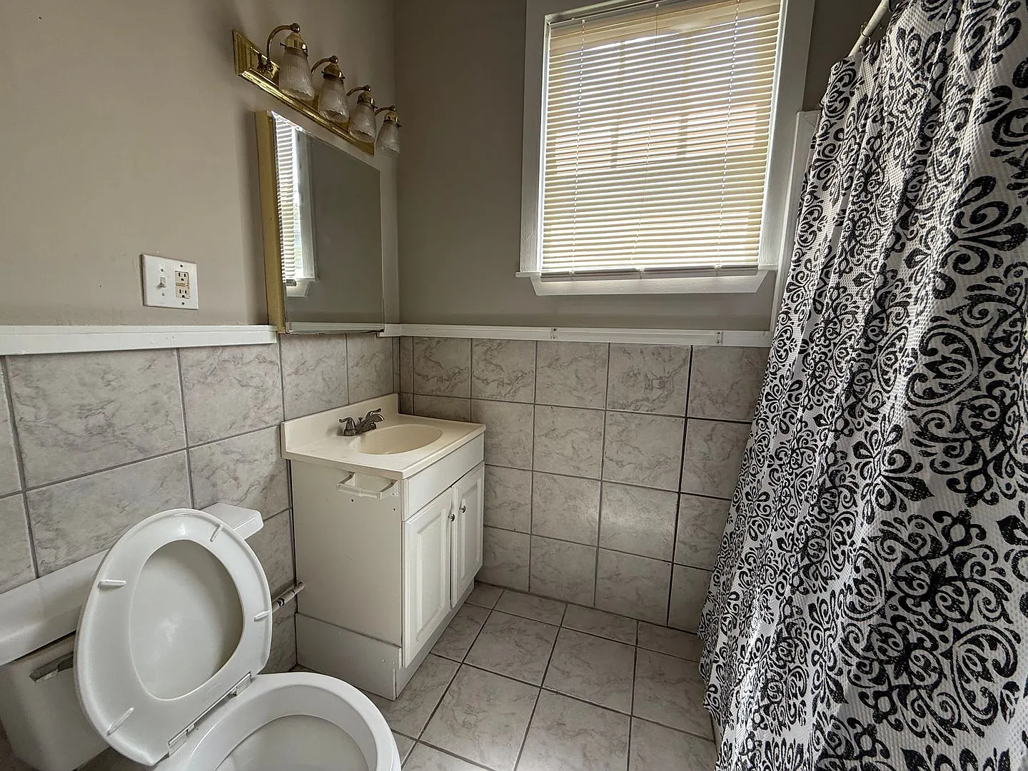1 Bed 1 Bath Under $1000 — Photo 4