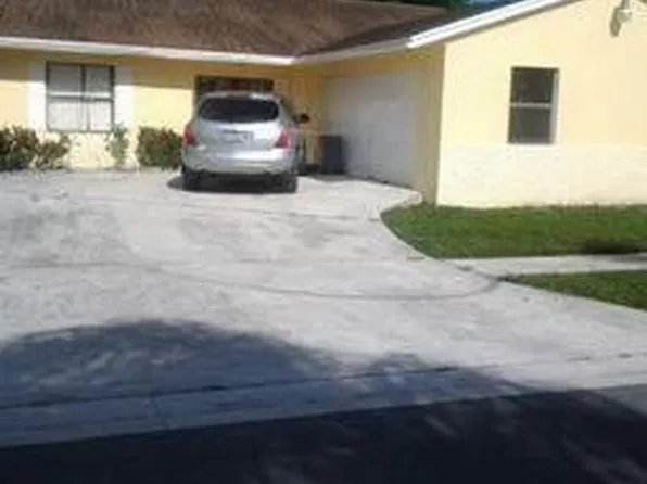 5714 Ithaca Cir E, Lake Worth, FL 33463