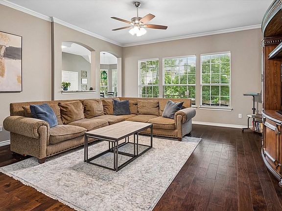 4th image of 411 Misty Meadow Dr