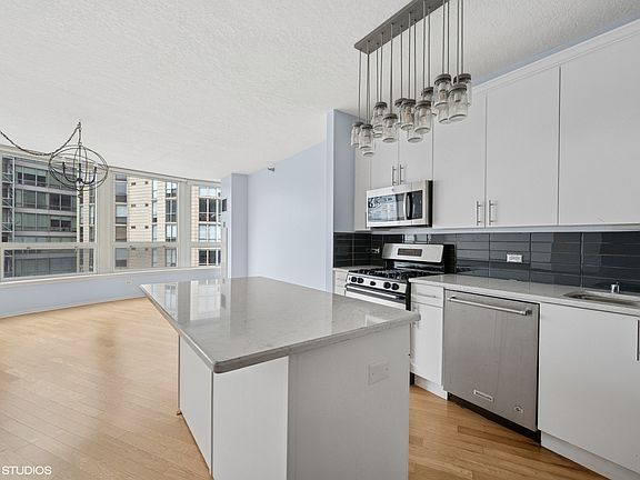 4th image of 600 N Kingsbury St APT 1707