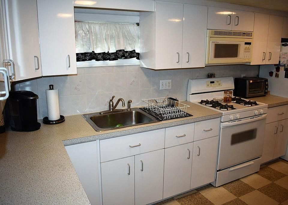 2nd image of 28 Charger St #1