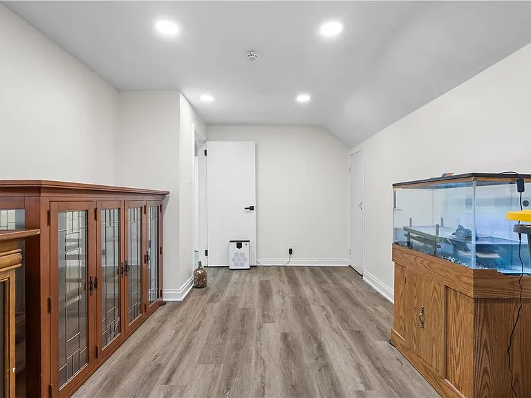 726 Seneca St #2 — Photo 12