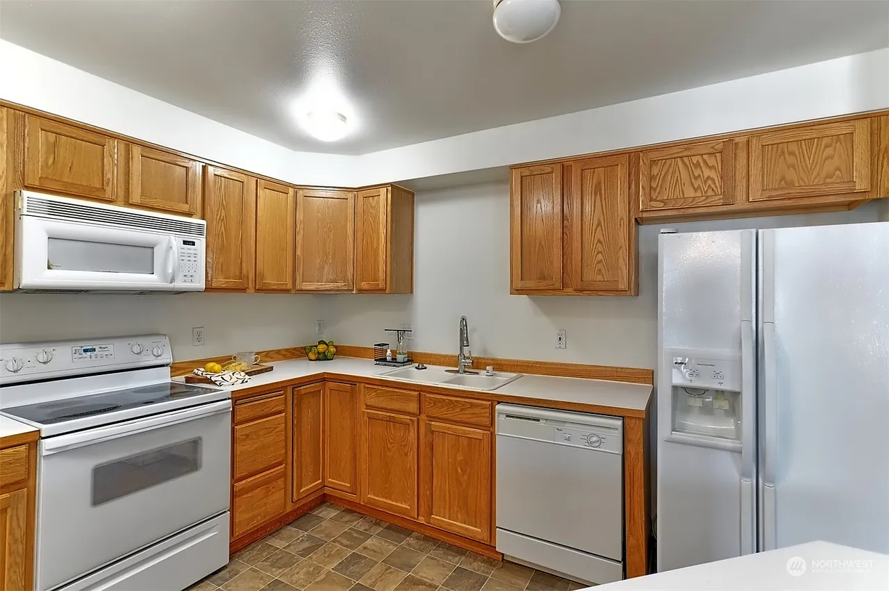 2 bed, 1075 sqft, $2,500 — Photo 3