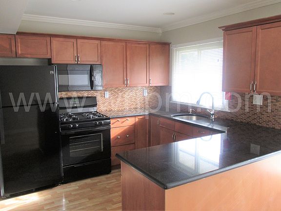 3rd image of 51 Shetland Ln