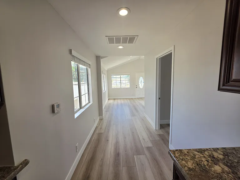 10303 Arminta St — Photo 32