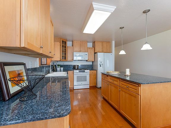 5th image of 1338 Laurel Avenue