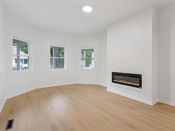 5th image of 302 Harrison St