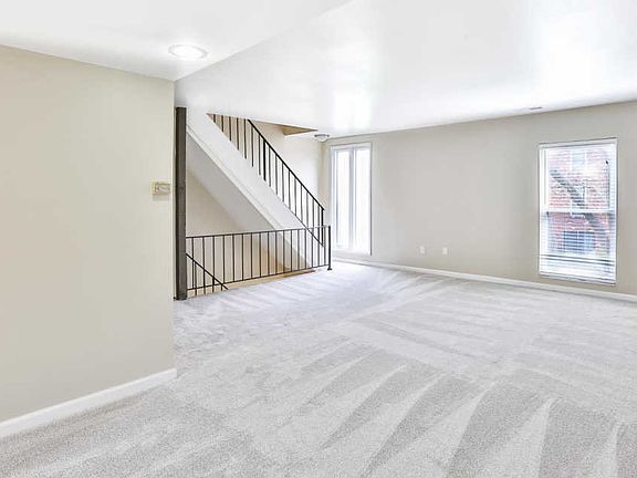 5th image of 321 Carmel Woods Dr