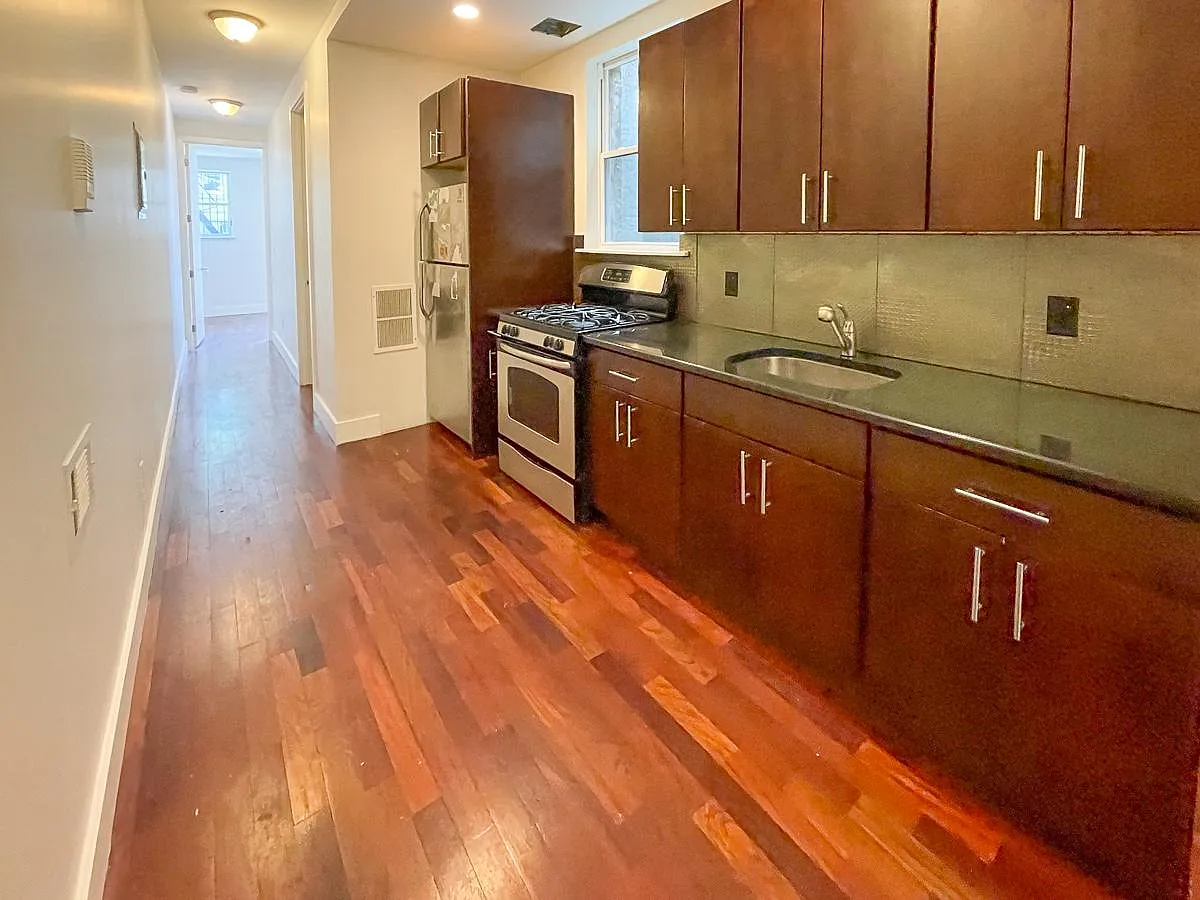 1327 Halsey Street — Photo 3
