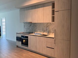 8 Wellesley St W #607-C01, Toronto, ON M4Y 1E7