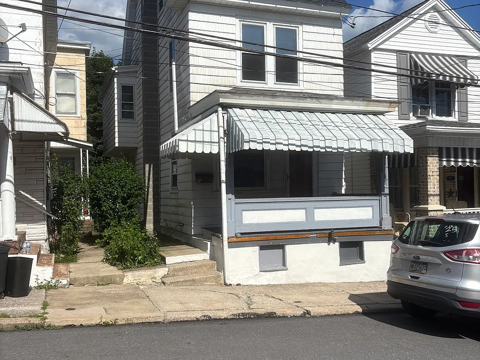 221 East St #2