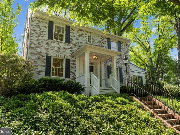 4206 Thornapple St, Chevy Chase, MD 20815