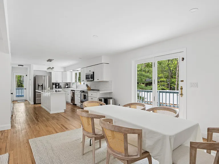 43 Montauk Ave — Photo 9