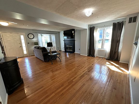 2nd image of 850 Medinah Cir