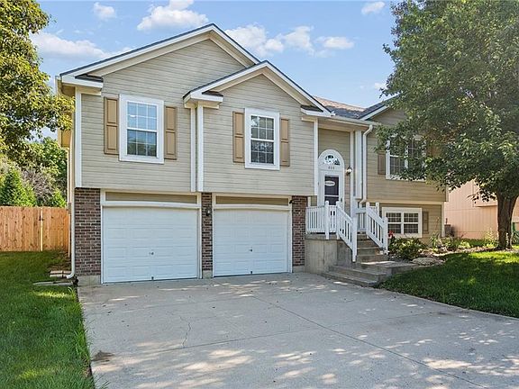2nd image of 404 NW Europa Dr