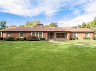 43 Ladue Estates Dr, Saint Louis, MO 63141