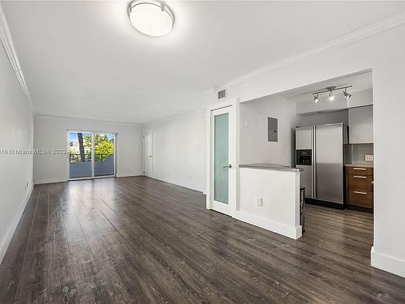 2nd image of 1610 Lenox Ave APT 205