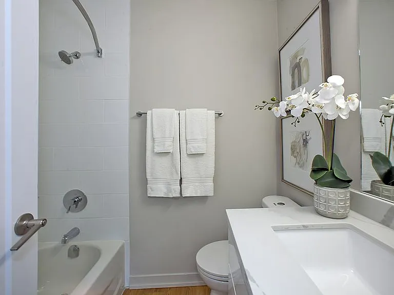 565 Avenue Rd — Photo 21