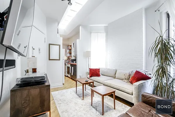 Rented by Bond New York | media 11