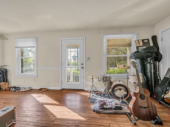 3rd image of 3507 Marlborough Ave