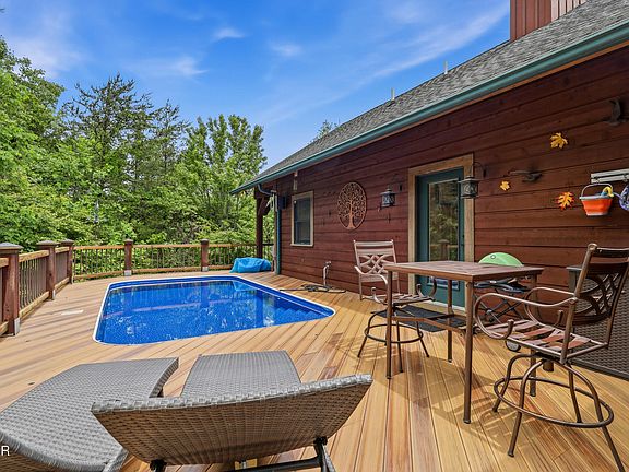 14th image of 1319 Licklog Hollow Rd