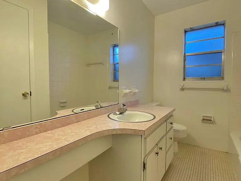 1211 Jaffa St — Photo 11
