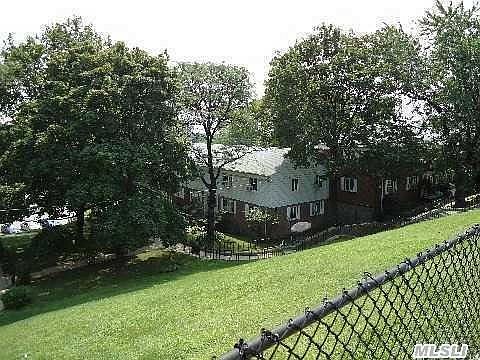 5th image of 22024 Stronghurst Ave