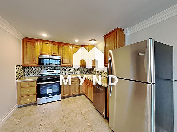 5th image of 881 Hart Ave