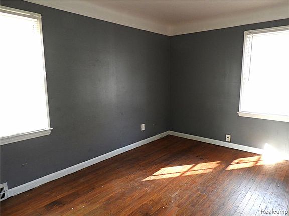 5th image of 10897 Lakepointe St N