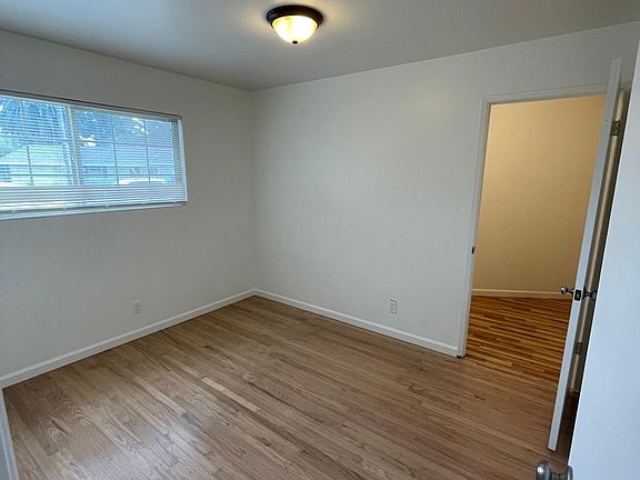 3rd image of 701 Regina Ct