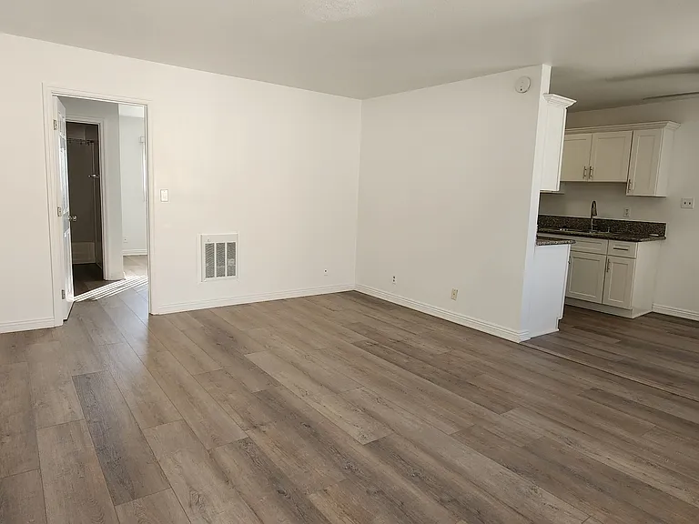 Hunt Pk Apartments — Photo 10