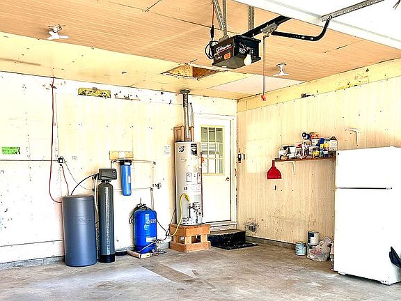 4th image of 107 Maple Dr