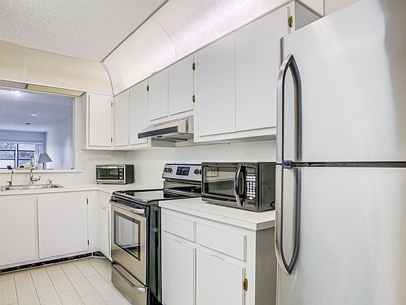 3rd image of 5640 Queen Palm Ct APT A