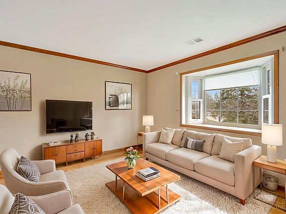 3rd image of 21 Leisure Ct