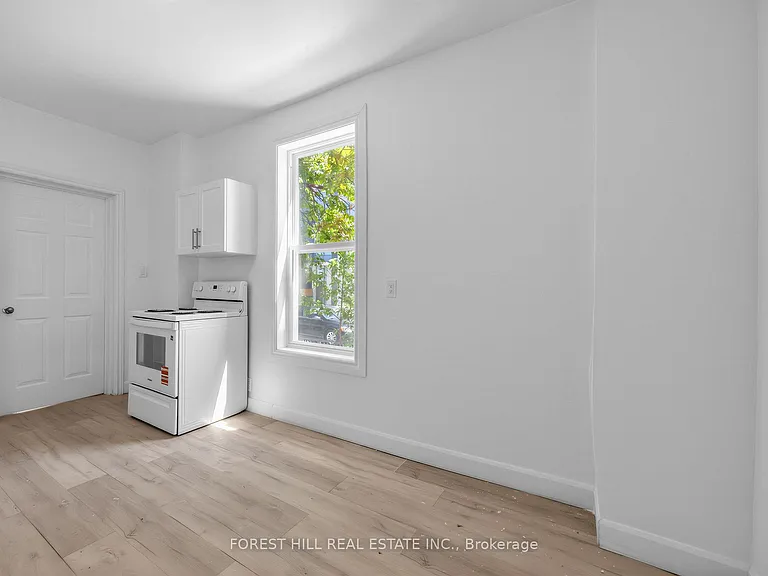 419 Dufferin St — Photo 12