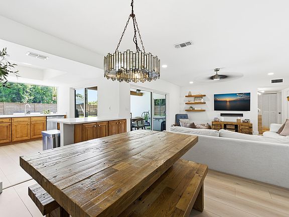 3rd image of 9744 Dahlia Avenue
