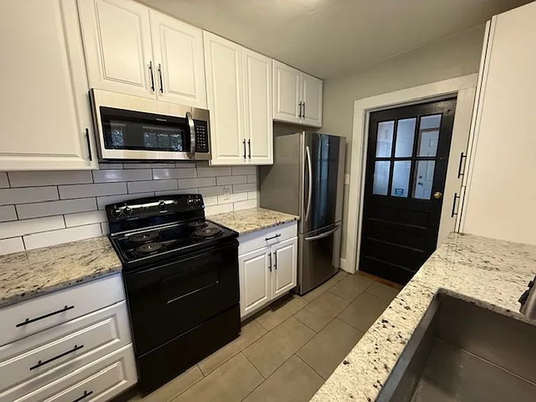 503 Tyler St — Photo 6