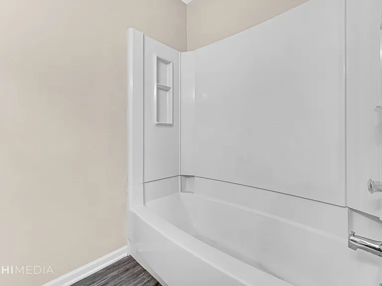 425 Monmouth Ct — Photo 4