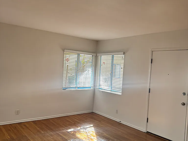 1302 S Saltair Ave #4 — Photo 6