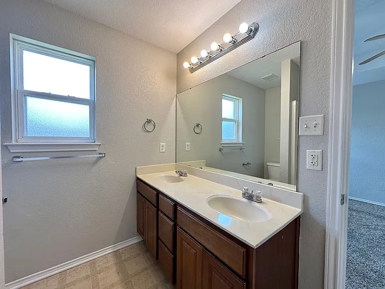 2810 Bastion Loop — Photo 27