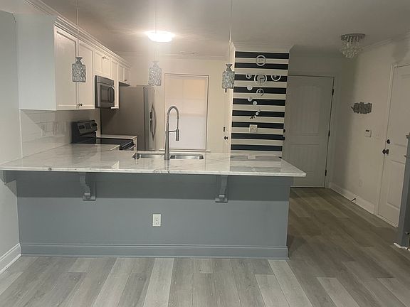 4th image of 210 Mossy Bank Dr