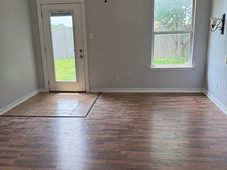 725 Cooper Ln — Photo 10